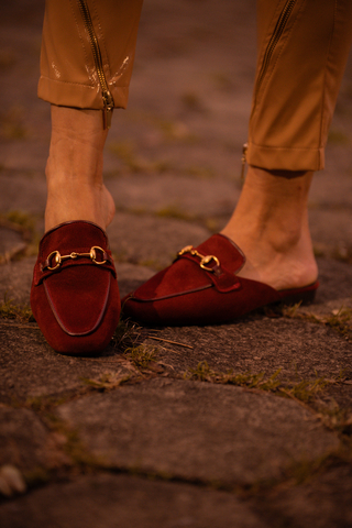 Mule Nobuck Vinho Aveludado