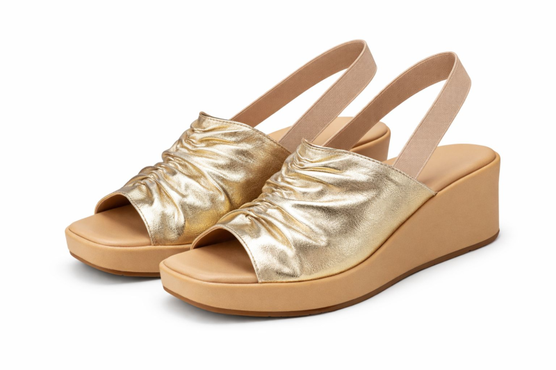 Sandália Anabela Couro Metalizado Ouro
